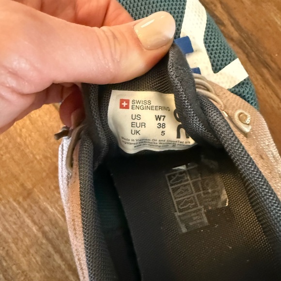 On Running Women’s Athletic Shoes - Picture 5 of 5